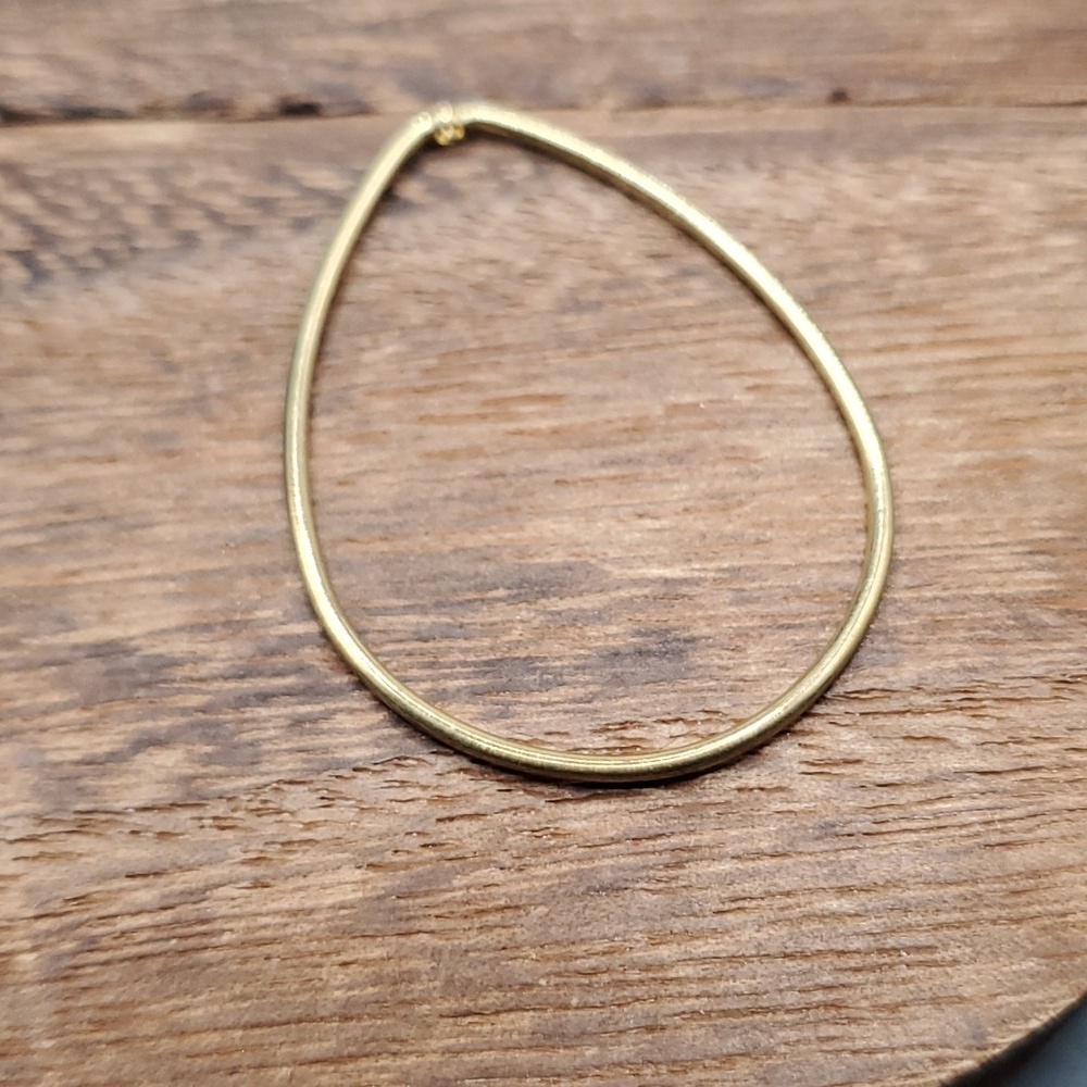Openwork‎ teardrop pendant gold tone ✨️